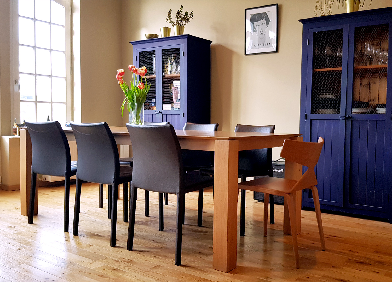 blue-cupboard-in-modern-dining-room